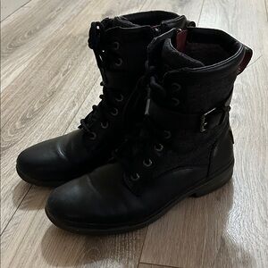 UGG Kelsey Boot - 8